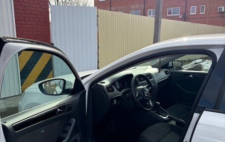 Volkswagen Jetta VI, 2011 год, 830 000 рублей, 8 фотография