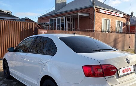 Volkswagen Jetta VI, 2011 год, 830 000 рублей, 4 фотография