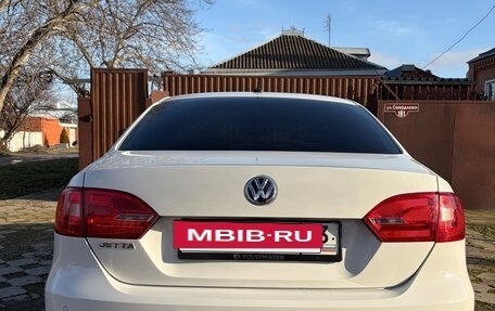 Volkswagen Jetta VI, 2011 год, 830 000 рублей, 6 фотография