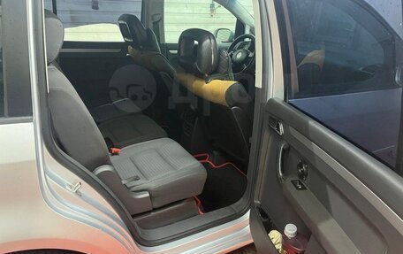 Volkswagen Touran III, 2003 год, 430 000 рублей, 6 фотография