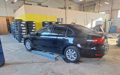 Volkswagen Jetta VI, 2013 год, 1 299 000 рублей, 2 фотография