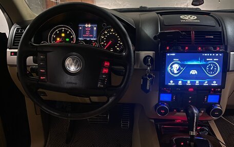 Volkswagen Touareg III, 2003 год, 715 000 рублей, 3 фотография