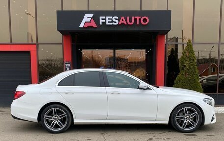 Mercedes-Benz E-Класс, 2020 год, 3 350 000 рублей, 4 фотография