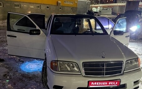 Mercedes-Benz C-Класс, 1997 год, 900 000 рублей, 1 фотография