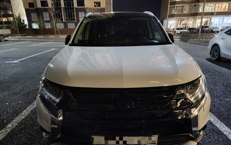 Mitsubishi Outlander III рестайлинг 3, 2015 год, 1 950 000 рублей, 2 фотография