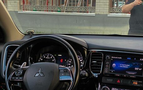 Mitsubishi Outlander III рестайлинг 3, 2015 год, 1 950 000 рублей, 3 фотография