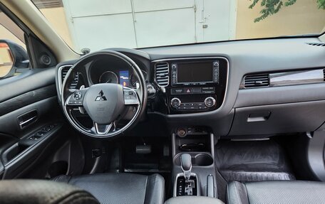 Mitsubishi Outlander III рестайлинг 3, 2015 год, 1 950 000 рублей, 11 фотография