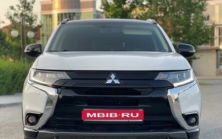 Mitsubishi Outlander III рестайлинг 3, 2015 год, 1 950 000 рублей, 9 фотография
