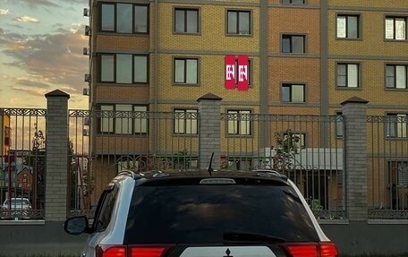 Mitsubishi Outlander III рестайлинг 3, 2015 год, 1 950 000 рублей, 7 фотография