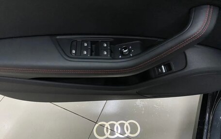 Audi A4, 2018 год, 2 250 000 рублей, 11 фотография