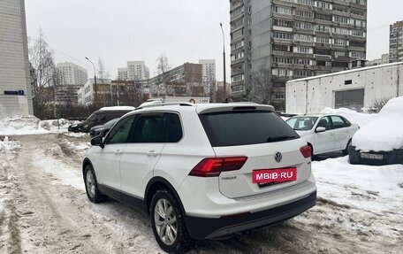 Volkswagen Tiguan II, 2018 год, 2 595 000 рублей, 2 фотография