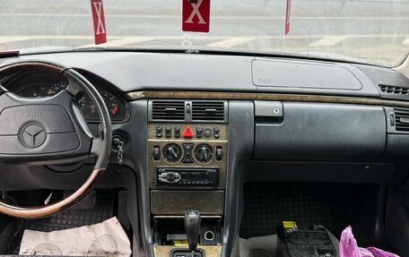 Mercedes-Benz E-Класс, 1996 год, 395 000 рублей, 8 фотография