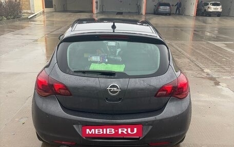 Opel Astra J, 2011 год, 700 000 рублей, 2 фотография