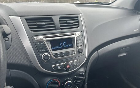 Hyundai Solaris II рестайлинг, 2015 год, 1 400 000 рублей, 14 фотография