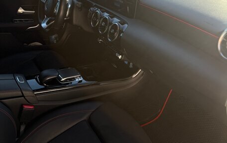 Mercedes-Benz A-Класс, 2019 год, 2 600 000 рублей, 10 фотография