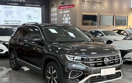 Volkswagen Touran III, 2022 год, 2 500 000 рублей, 1 фотография