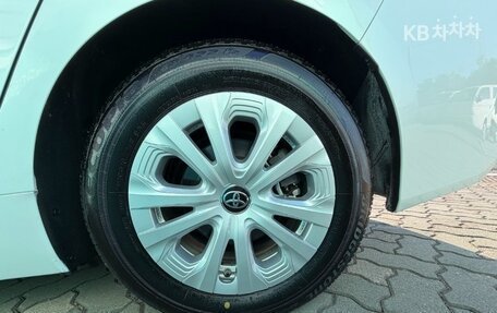 Toyota Prius IV XW50, 2022 год, 1 861 099 рублей, 7 фотография