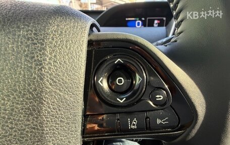 Toyota Prius IV XW50, 2022 год, 1 861 099 рублей, 14 фотография