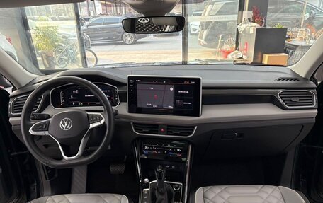 Volkswagen Touran III, 2022 год, 2 500 000 рублей, 2 фотография