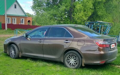 Toyota Camry, 2017 год, 3 150 000 рублей, 2 фотография