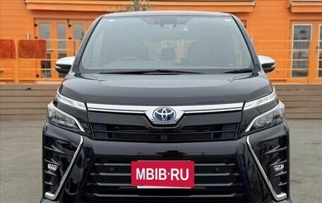 Toyota Voxy III, 2021 год, 1 901 027 рублей, 2 фотография