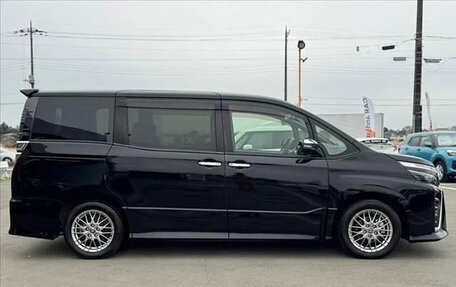 Toyota Voxy III, 2021 год, 1 901 027 рублей, 8 фотография