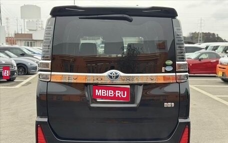 Toyota Voxy III, 2021 год, 1 901 027 рублей, 6 фотография