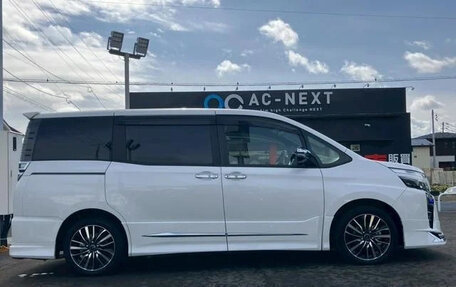 Toyota Voxy III, 2020 год, 1 923 027 рублей, 10 фотография