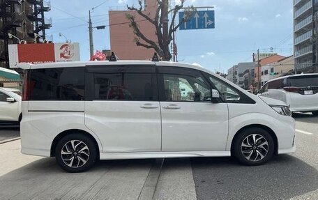 Honda Stepwgn IV, 2022 год, 1 723 000 рублей, 5 фотография