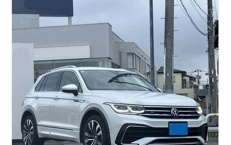 Volkswagen Tiguan II, 2022 год, 2 210 000 рублей, 1 фотография