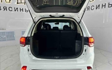 Mitsubishi Outlander III рестайлинг 3, 2022 год, 1 645 000 рублей, 7 фотография