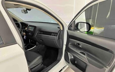 Mitsubishi Outlander III рестайлинг 3, 2022 год, 1 645 000 рублей, 12 фотография