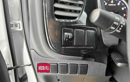 Mitsubishi Outlander III рестайлинг 3, 2022 год, 1 645 000 рублей, 13 фотография