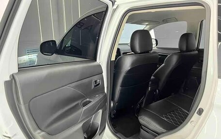 Mitsubishi Outlander III рестайлинг 3, 2022 год, 1 645 000 рублей, 15 фотография