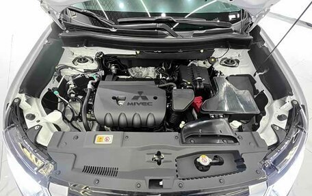 Mitsubishi Outlander III рестайлинг 3, 2022 год, 1 645 000 рублей, 14 фотография