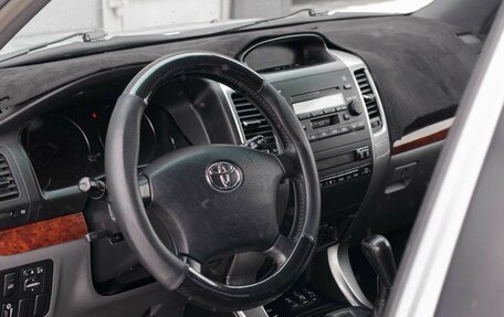 Toyota Land Cruiser Prado 120 рестайлинг, 2004 год, 1 780 000 рублей, 11 фотография