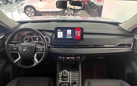 Mitsubishi Outlander, 2023 год, 4 650 325 рублей, 6 фотография