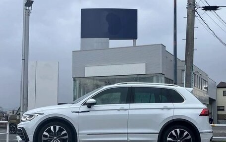 Volkswagen Tiguan II, 2022 год, 2 210 000 рублей, 4 фотография