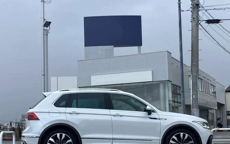 Volkswagen Tiguan II, 2022 год, 2 210 000 рублей, 5 фотография