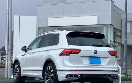 Volkswagen Tiguan II, 2022 год, 2 210 000 рублей, 6 фотография