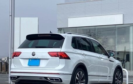 Volkswagen Tiguan II, 2022 год, 2 210 000 рублей, 8 фотография