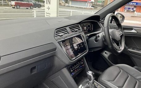 Volkswagen Tiguan II, 2022 год, 2 210 000 рублей, 21 фотография