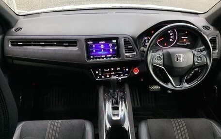 Honda Vezel, 2022 год, 1 380 000 рублей, 10 фотография