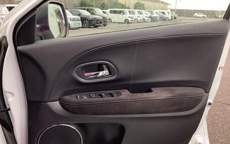 Honda Vezel, 2022 год, 1 380 000 рублей, 26 фотография