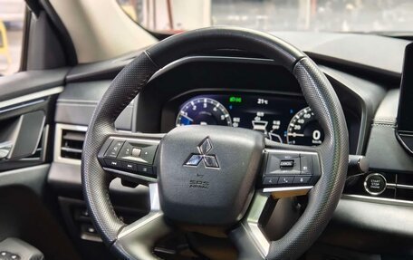 Mitsubishi Outlander, 2023 год, 4 580 325 рублей, 8 фотография