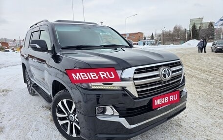 Toyota Land Cruiser 200, 2015 год, 5 750 000 рублей, 2 фотография