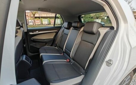 Volkswagen Golf VII, 2021 год, 2 000 000 рублей, 14 фотография