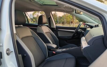 Volkswagen Golf VII, 2021 год, 2 000 000 рублей, 16 фотография