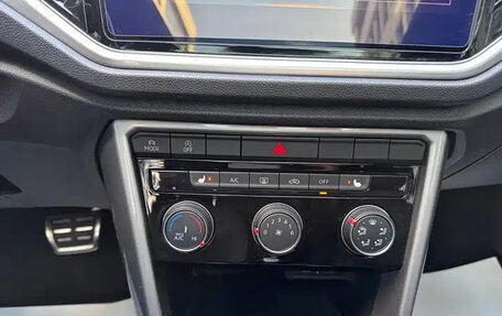 Volkswagen T-Roc I, 2022 год, 1 650 004 рублей, 23 фотография