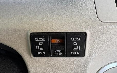 Toyota Sienta II, 2017 год, 1 100 000 рублей, 13 фотография